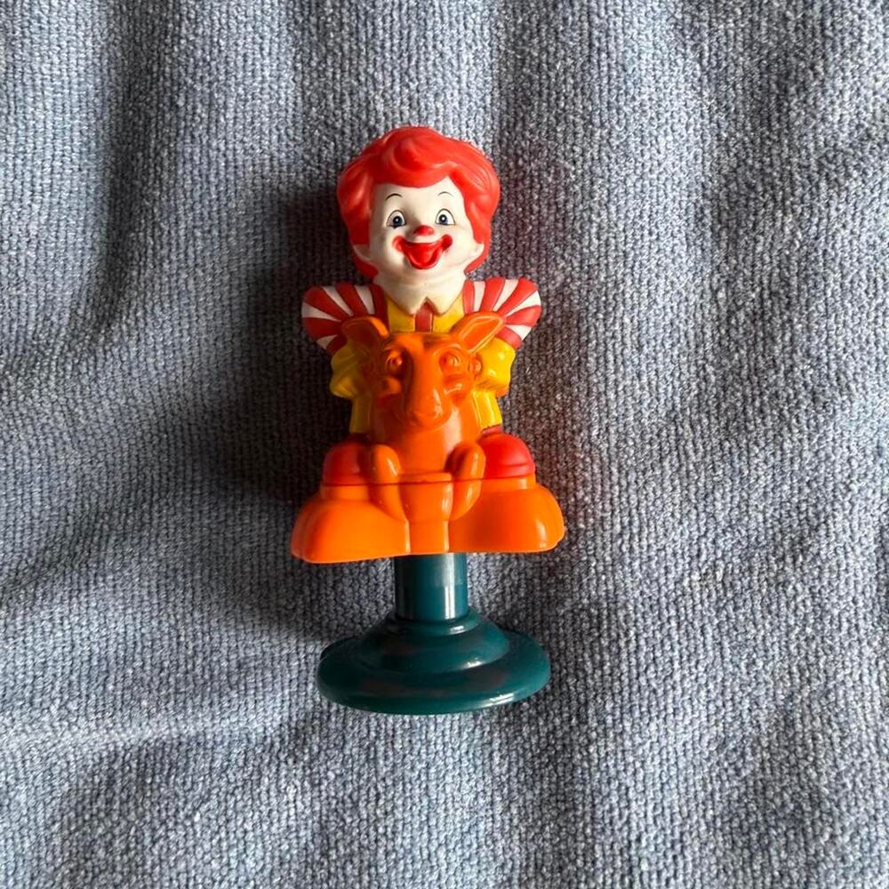 Vintage 2006 mcdonalds ronald mcdonald collectible toy featuring Ronald